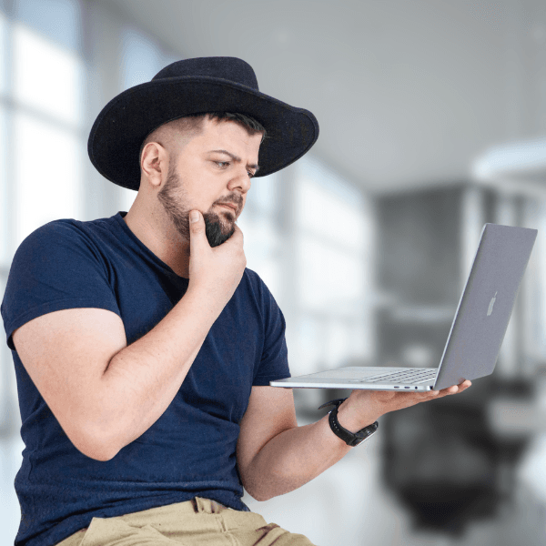 Instruktor pokazujący kod Pythona